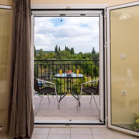 Dallas Hotel apartamentowy Svoronata