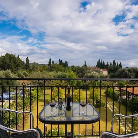 Dallas Apartahotel Svoronata